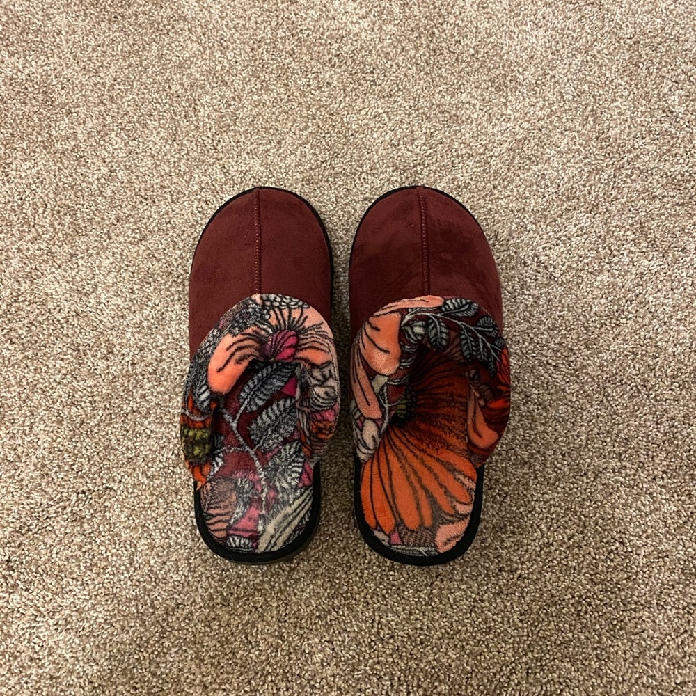 VERA BRADLEY SUPPER SOFT MAROON SLIPPERS